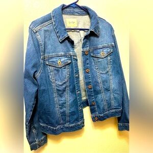 Women’s Jean jacket.